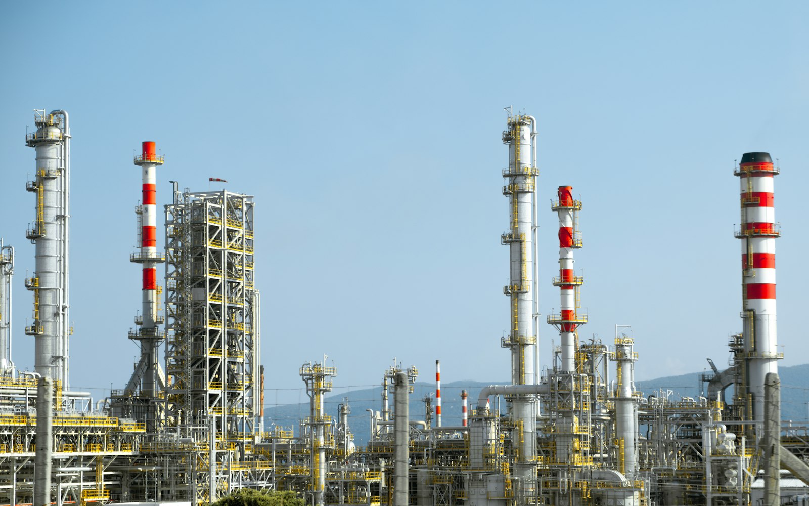 Refinery piping network