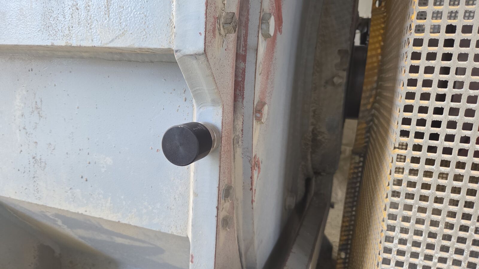 Sensor installed on a vibrating screen frame